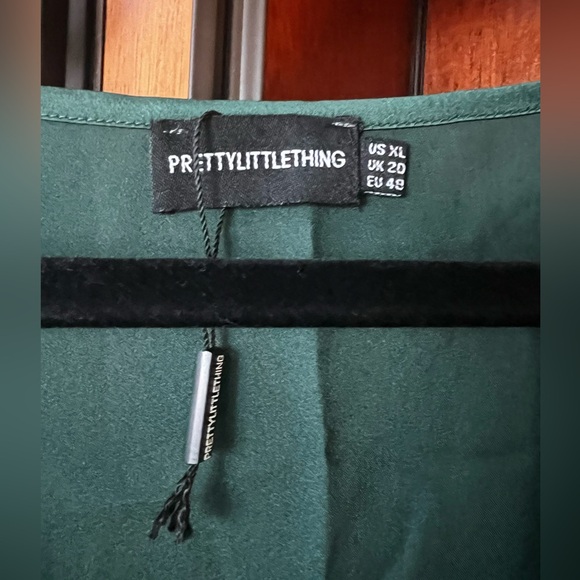 Pretty Little Thing Emerald Dress Size XL - Picture 4 of 7